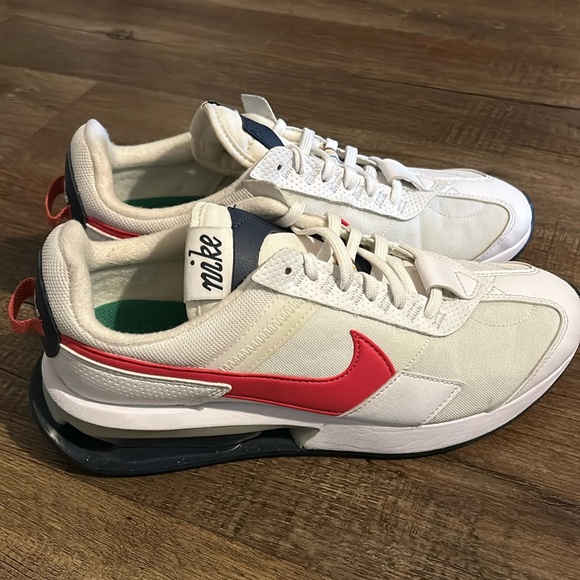 Nike womens Air Max Pre-Day - Picture 2 of 4